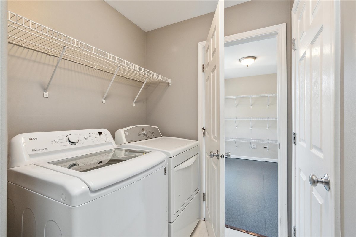 898 Meadowbrook Road Elwood, IL 60421 - Photo 14 of 30 a utility room with dryer and washer