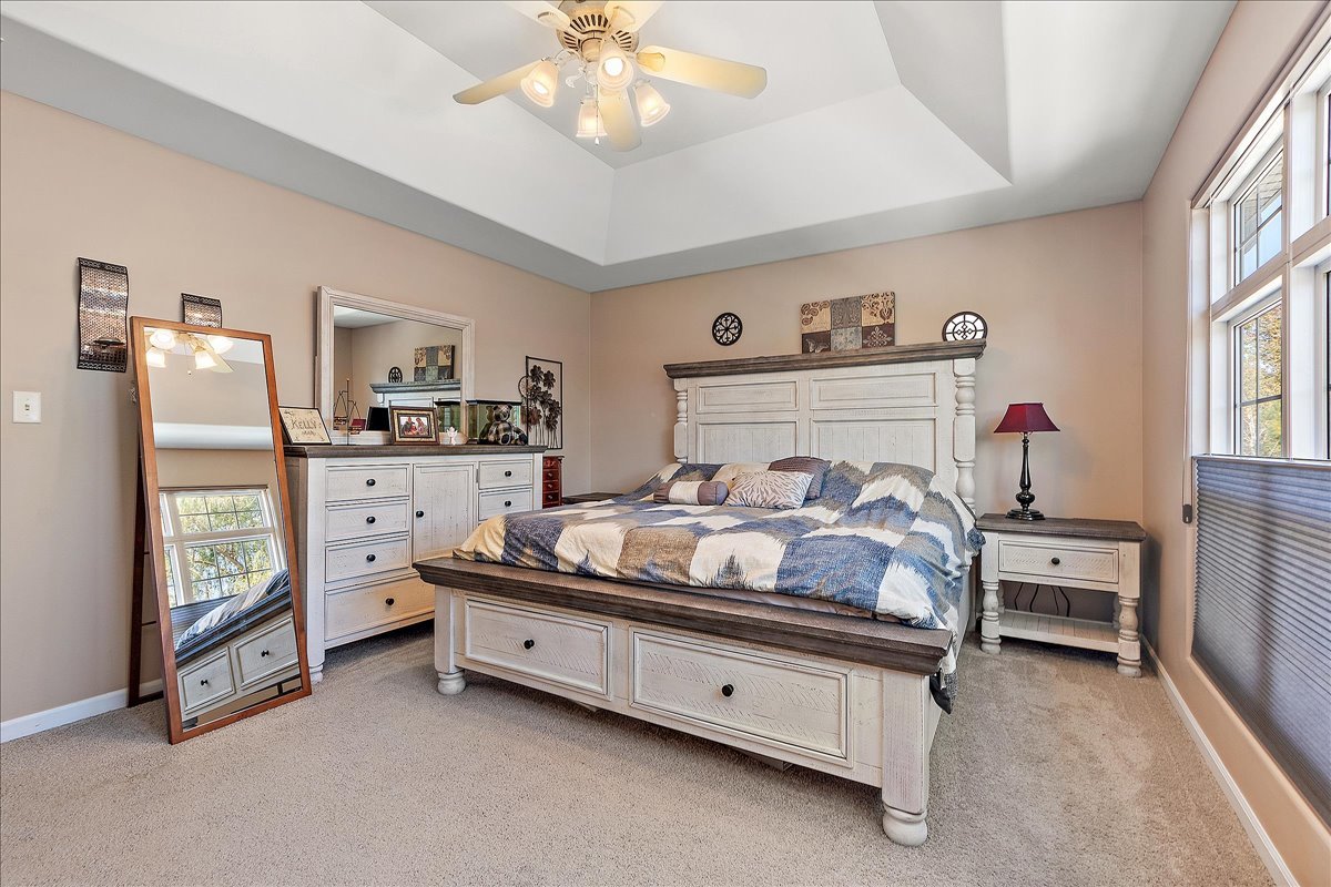 898 Meadowbrook Road Elwood, IL 60421 - Photo 17 of 30 a bed room with furniture and lamp