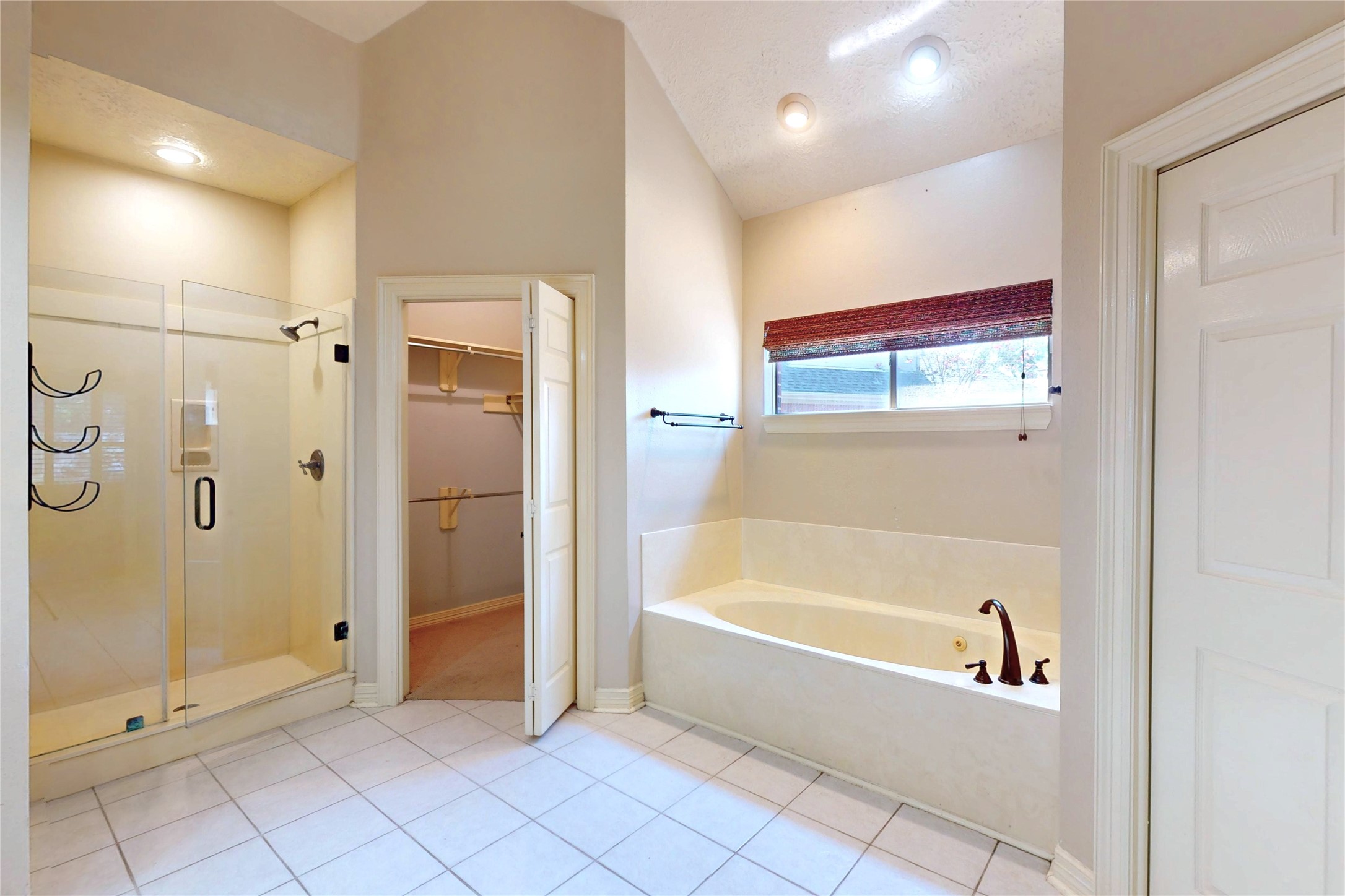 3502 Brymoor Court Pearland, TX 77584 - Photo 14 of 32 Master bathroon