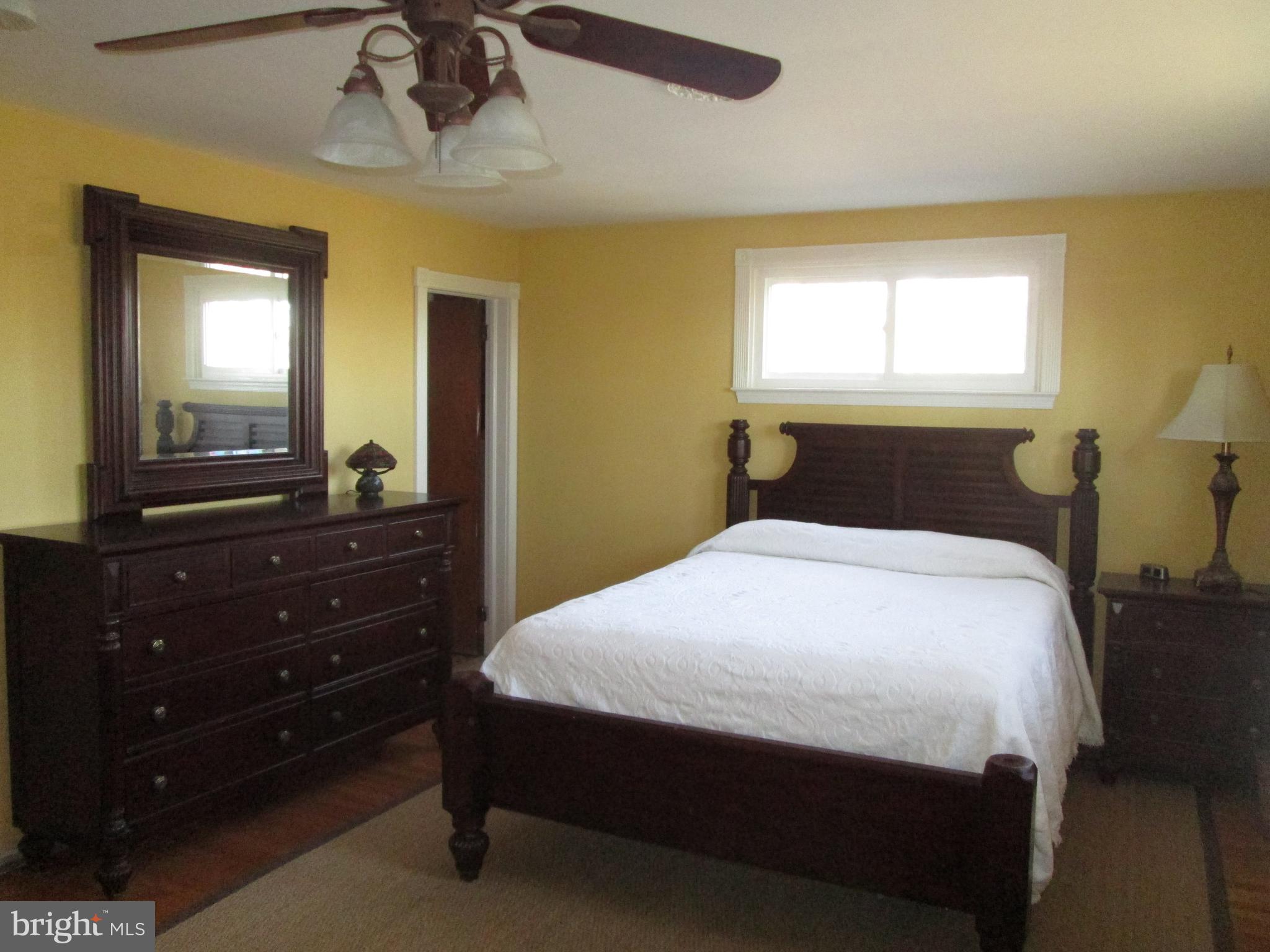 1850 Terwood Road Huntingdon Valley, PA 19006 - Photo 8 of 24 Large master bedroom is ready for a new owner!