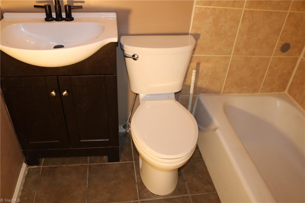 101 Oxford Place, Unit 19 High Point, NC 27262 - Photo 20 of 25 Full Bath 2nd Flr