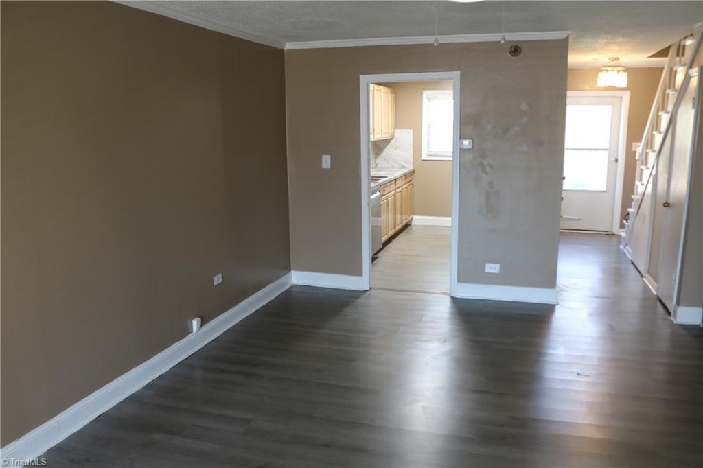 101 Oxford Place, Unit 19 High Point, NC 27262 - Photo 2 of 25 LivingRoom