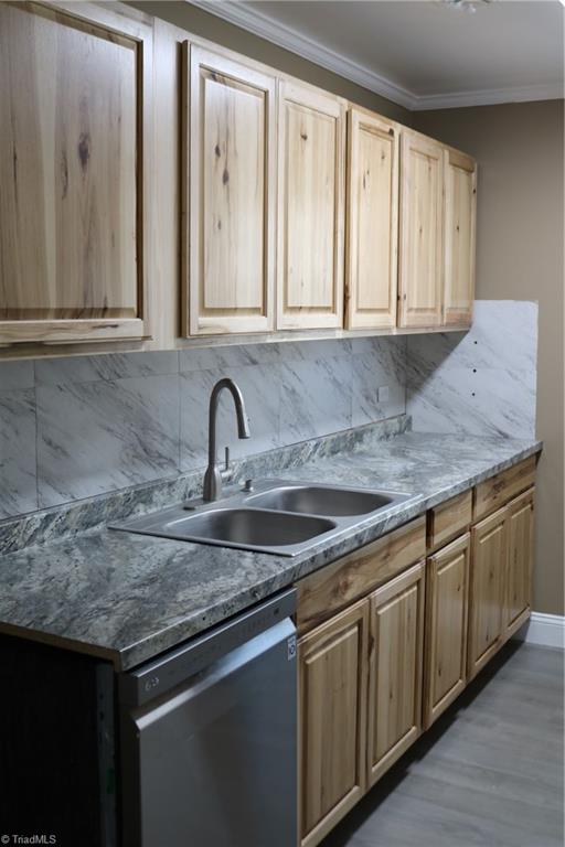 101 Oxford Place, Unit 19 High Point, NC 27262 - Photo 5 of 25 kitchen