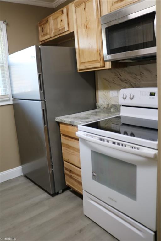 101 Oxford Place, Unit 19 High Point, NC 27262 - Photo 7 of 25 kitchen