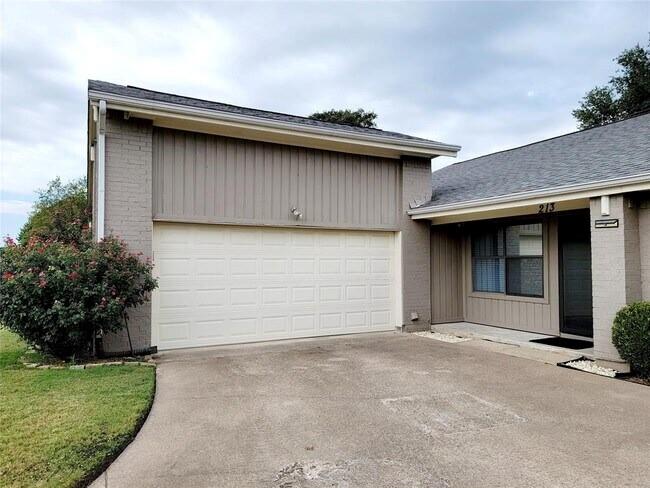 213 Springridge Lane Euless, TX 76039 - Photo 8 of 11