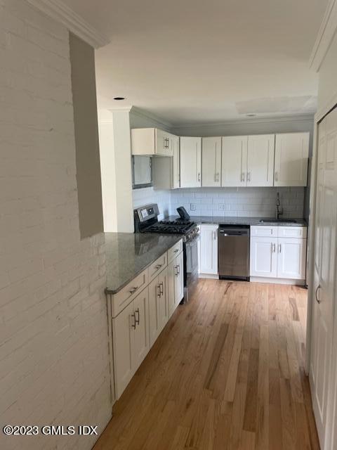 32 Heusted Drive Old Greenwich, CT 06870 - Photo 7 of 12 IMG_5897