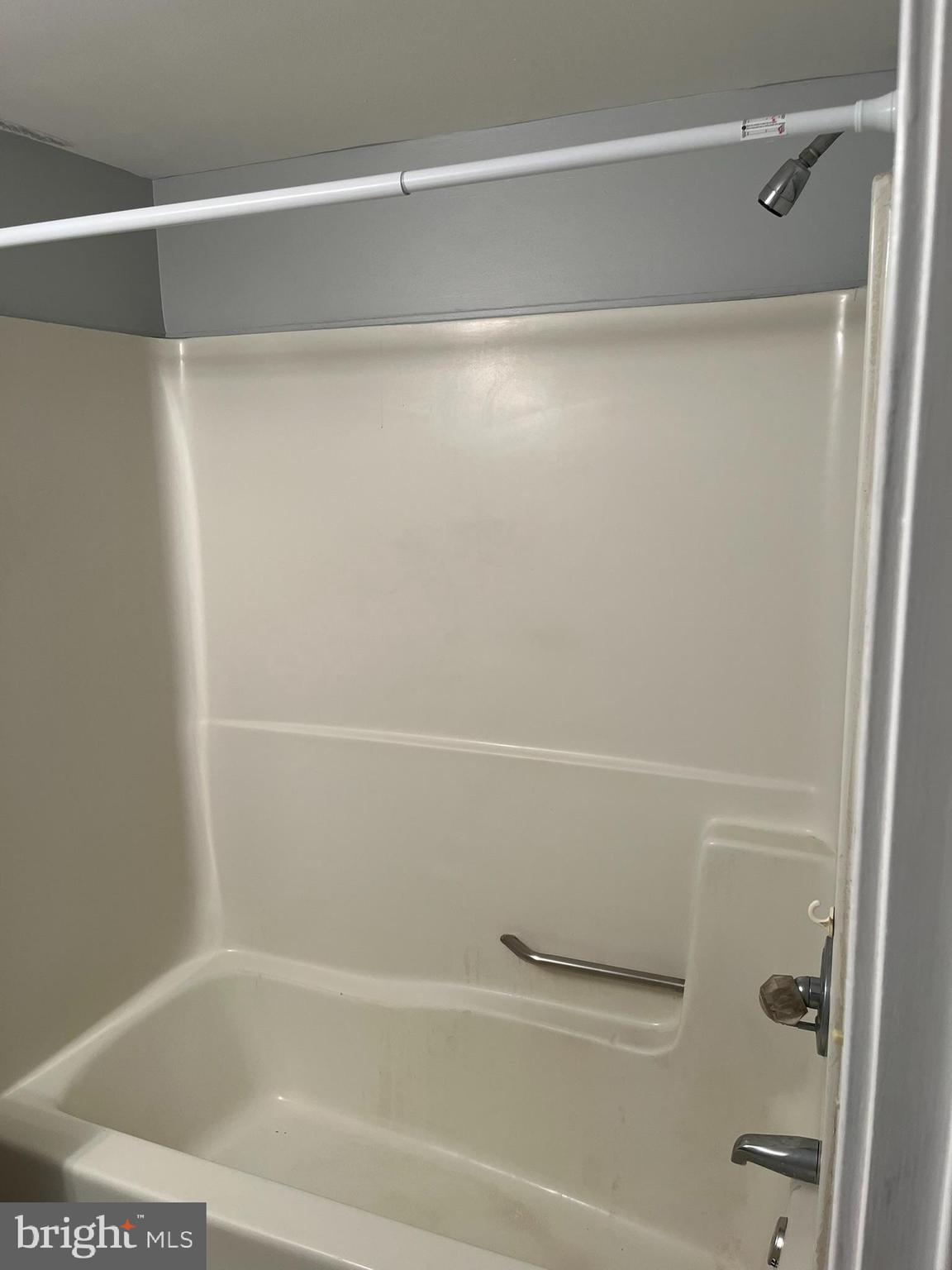 1317 West Fayette Street, Unit 3B Baltimore, MD 21223 - Photo 9 of 32 a bathroom with a shower and a bath tub
