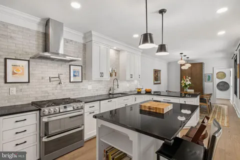 $899,000 | 1012 North 5th Street, Philadelphia, PA 19123