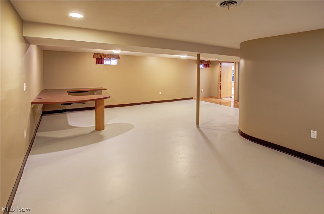 32301 Knobel Road Willowick, OH 44095 - Photo 26 of 35