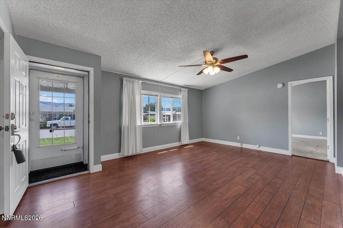 17235 Waxwing Street Reno, NV 89508 - Photo 10 of 49 12-17235 Waxwing St Reno NV 89508 (12 of