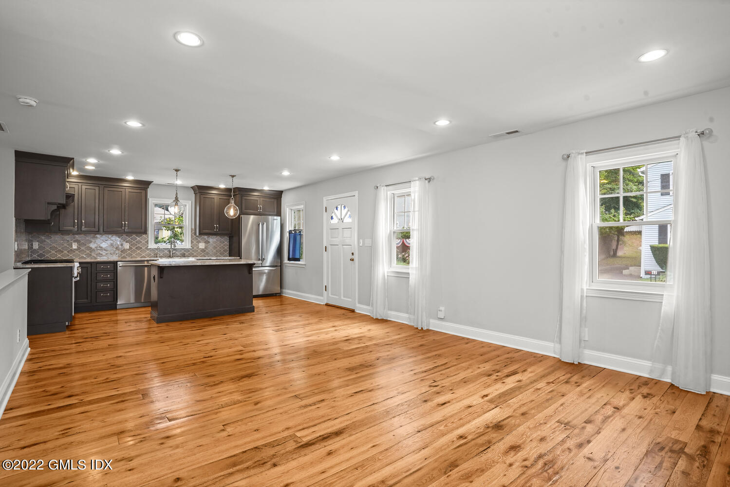 18 Cary Road Riverside, CT 06878 - Photo 5 of 10 18 Cary Rd Riverside CT 06878-large-003-