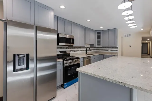 $345,000 | 444 East 48th Street, Unit B3, Chicago, IL 60615