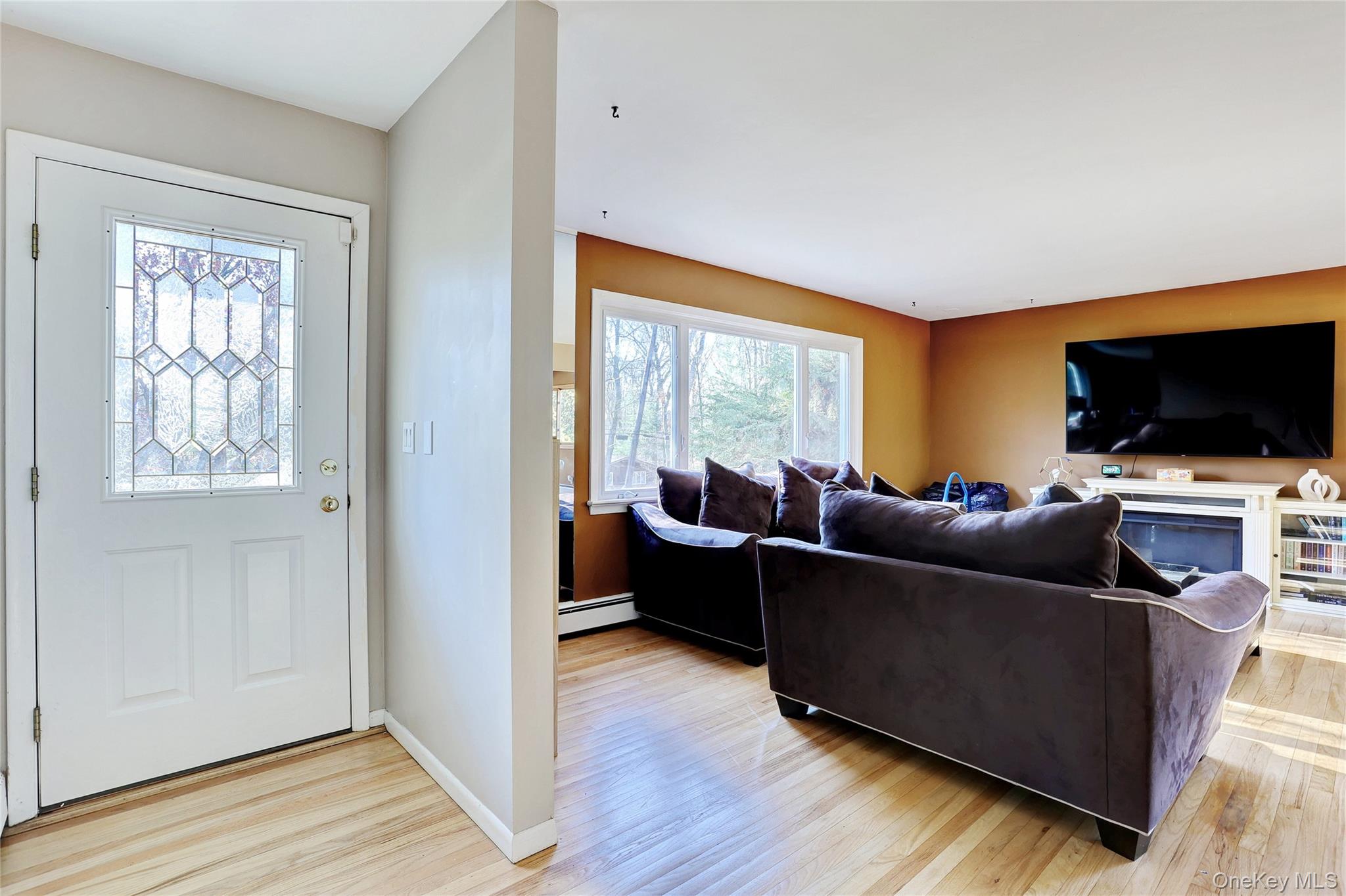 160 Pascack Road Chestnut Ridge, NY 10965 - Photo 3 of 25 a living room with furniture and a flat screen tv