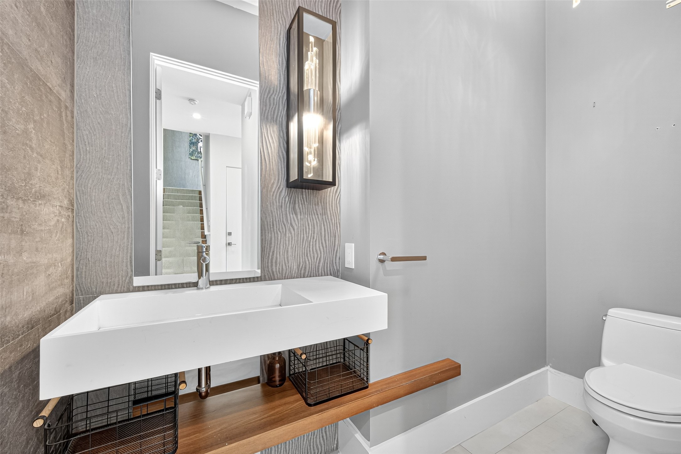 211 Stratford Street Houston, TX 77006 - Photo 12 of 33 a view of a room with a table and chairs