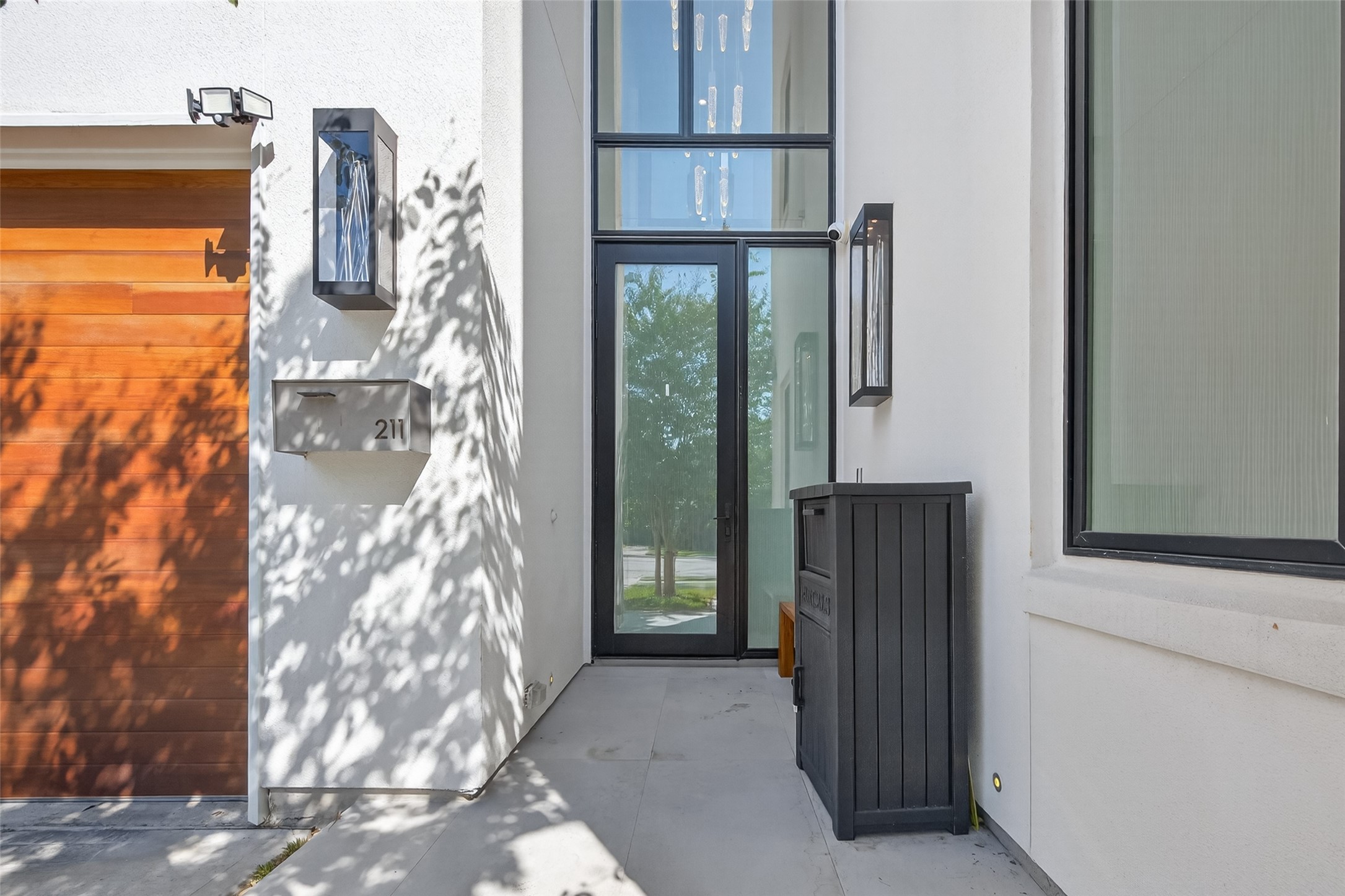 211 Stratford Street Houston, TX 77006 - Photo 32 of 33 a view of entryway