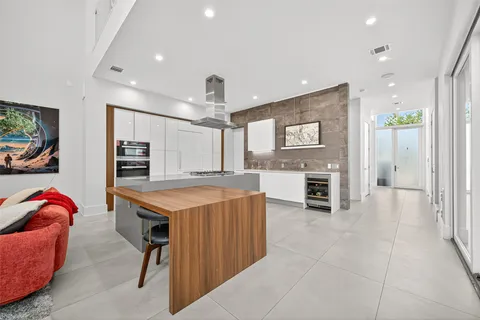 $1,345,000 | 211 Stratford Street, Houston, TX 77006