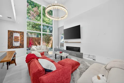 $1,345,000 | 211 Stratford Street, Houston, TX 77006