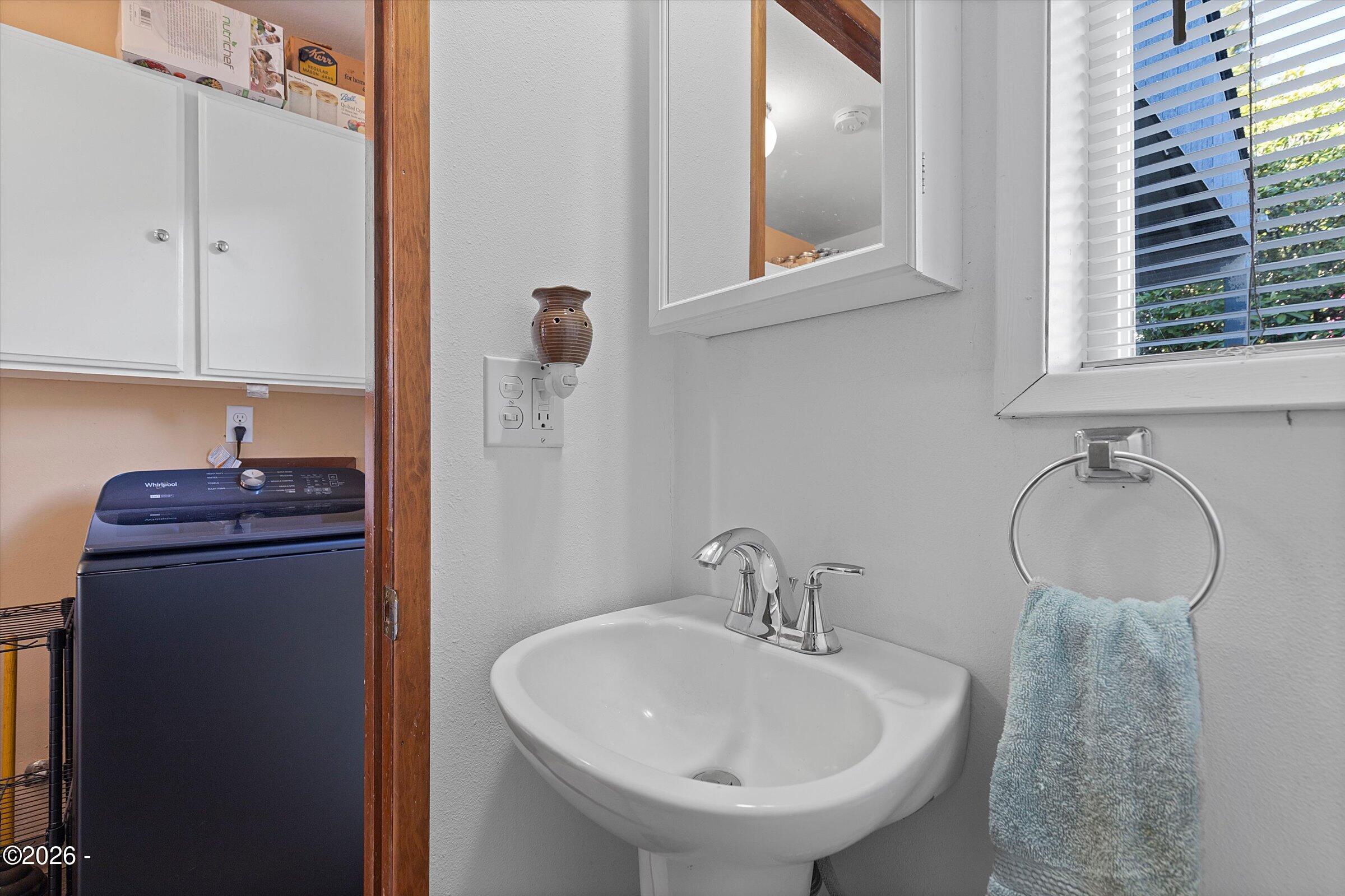 1318 Southeast Maple Street Toledo, OR 97391 - Photo 27 of 54 Bathroom 2
