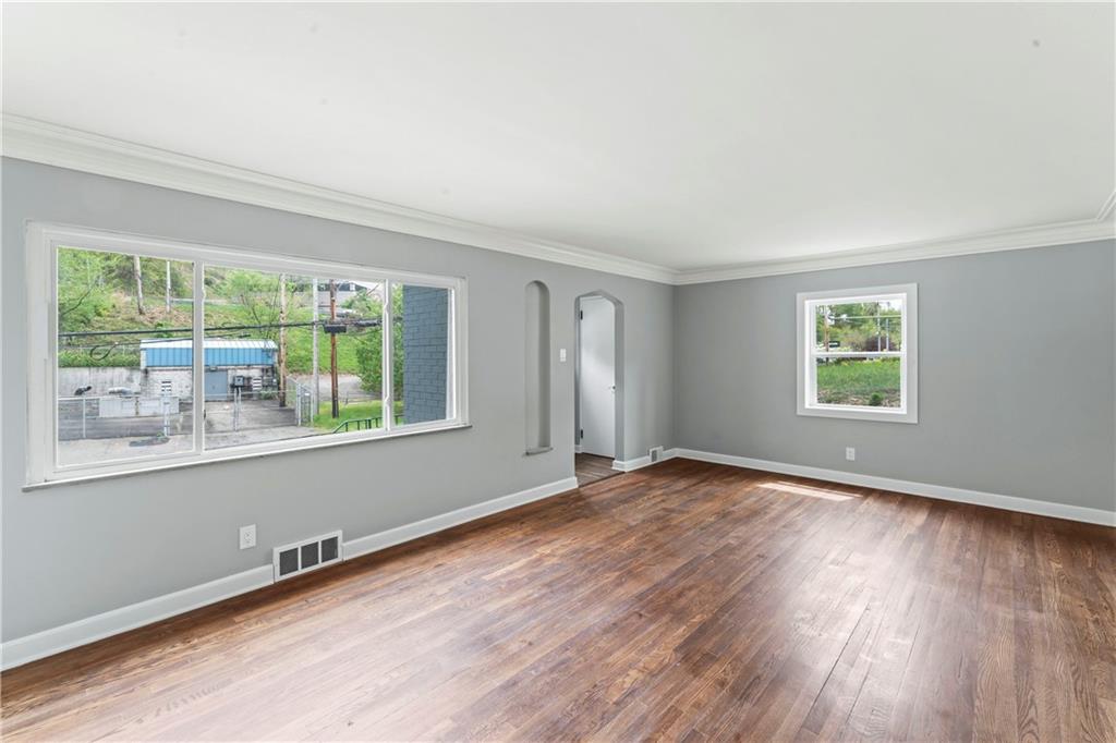 668 Rodi Road Pittsburgh, PA 15235 - Photo 4 of 27 Living room/office Space/Retail