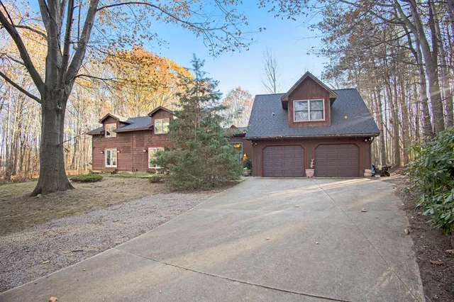 $735,000 | 6570 145th Avenue, Holland, MI 49423