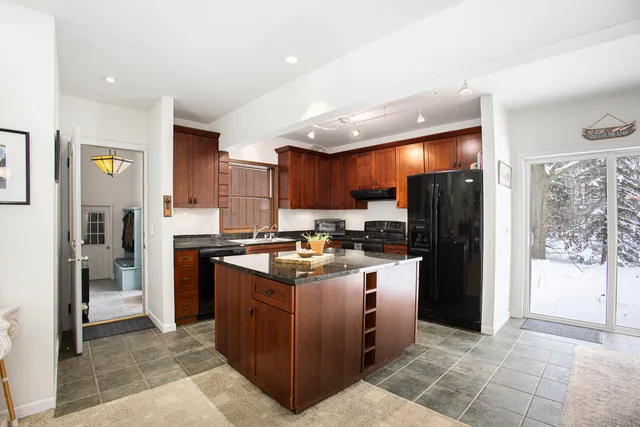 $735,000 | 6570 145th Avenue, Holland, MI 49423