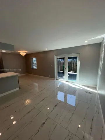 a view of livingroom with furniture