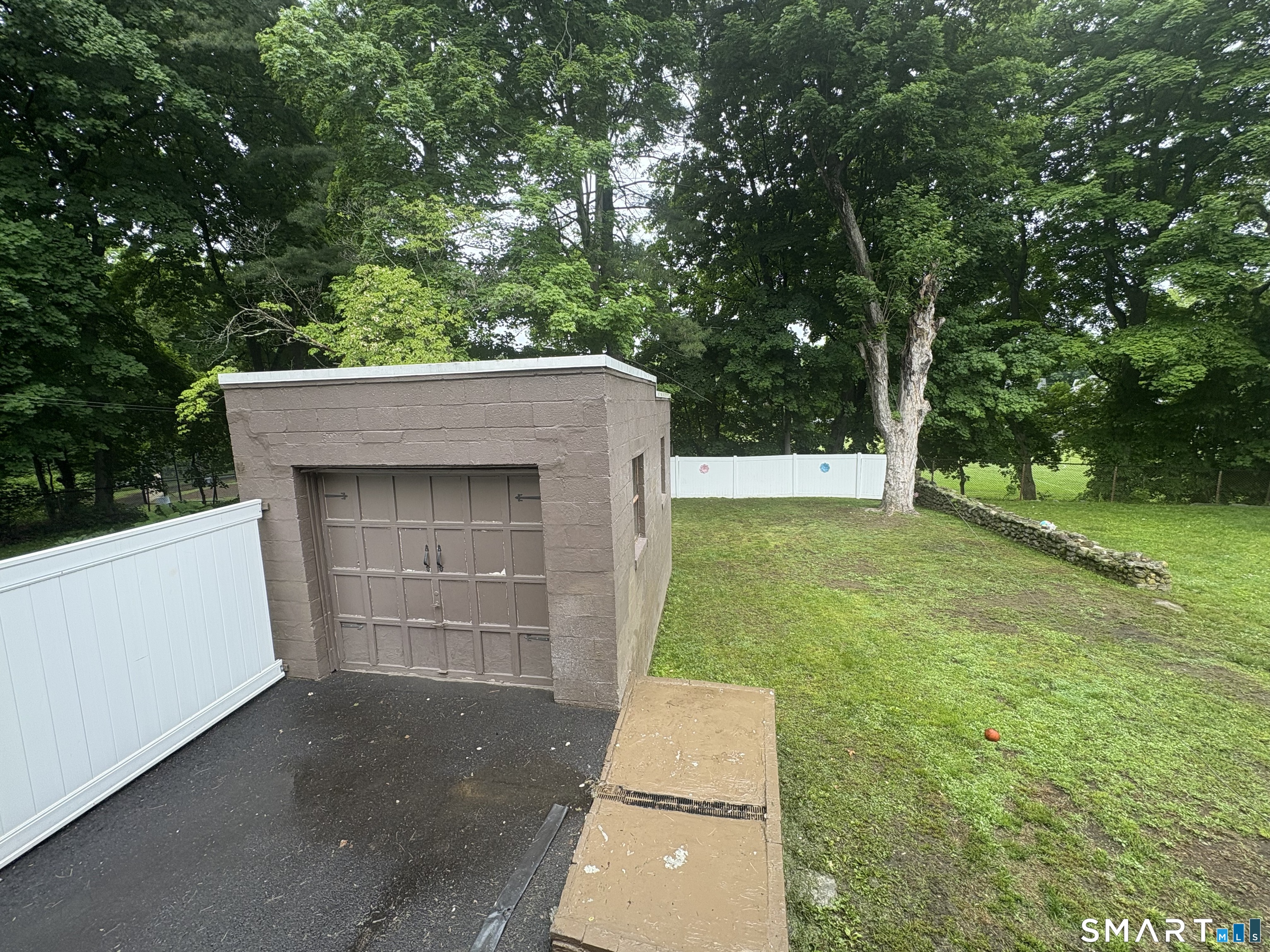 102 Circuit Avenue Waterbury, CT 06708 - Photo 15 of 16