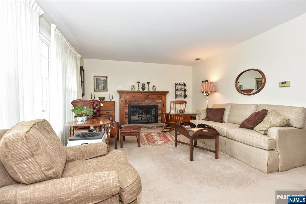 60 Highland Road Bloomingdale, NJ 07403 - Photo 5 of 30