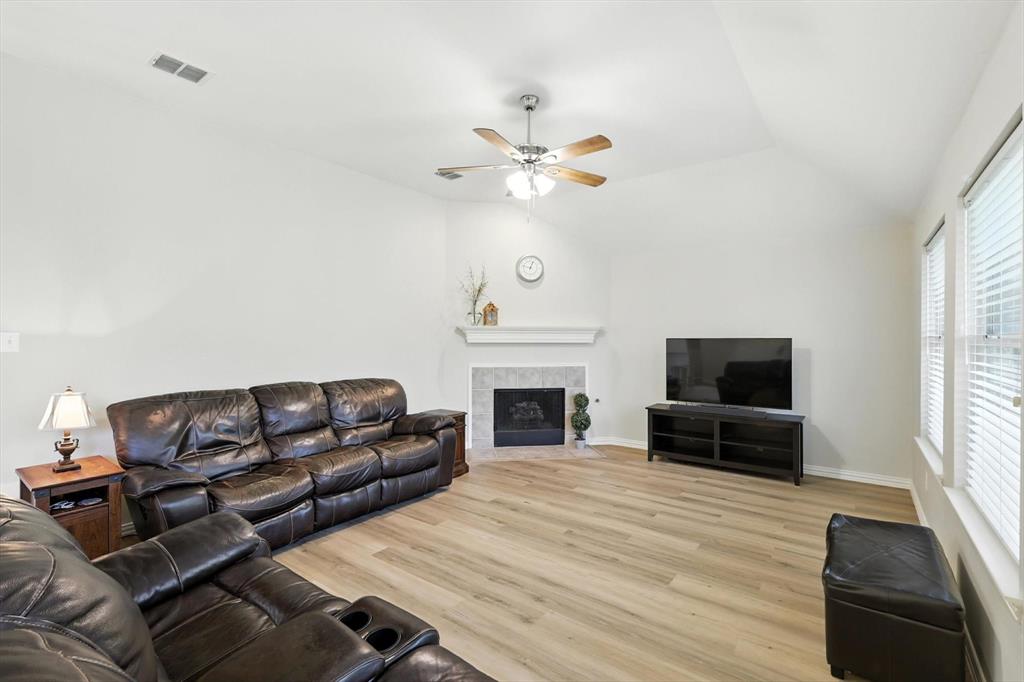 12032 Vienna Apple Road Fort Worth, TX 76244 - Photo 5 of 24