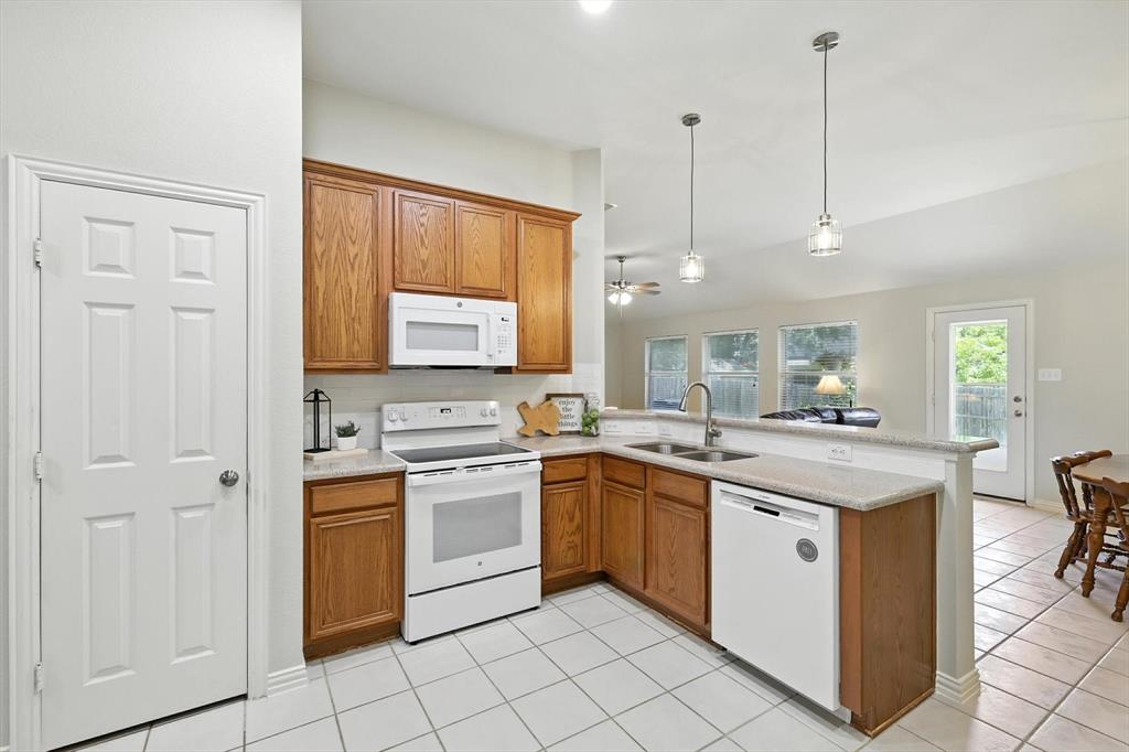 12032 Vienna Apple Road Fort Worth, TX 76244 - Photo 7 of 24