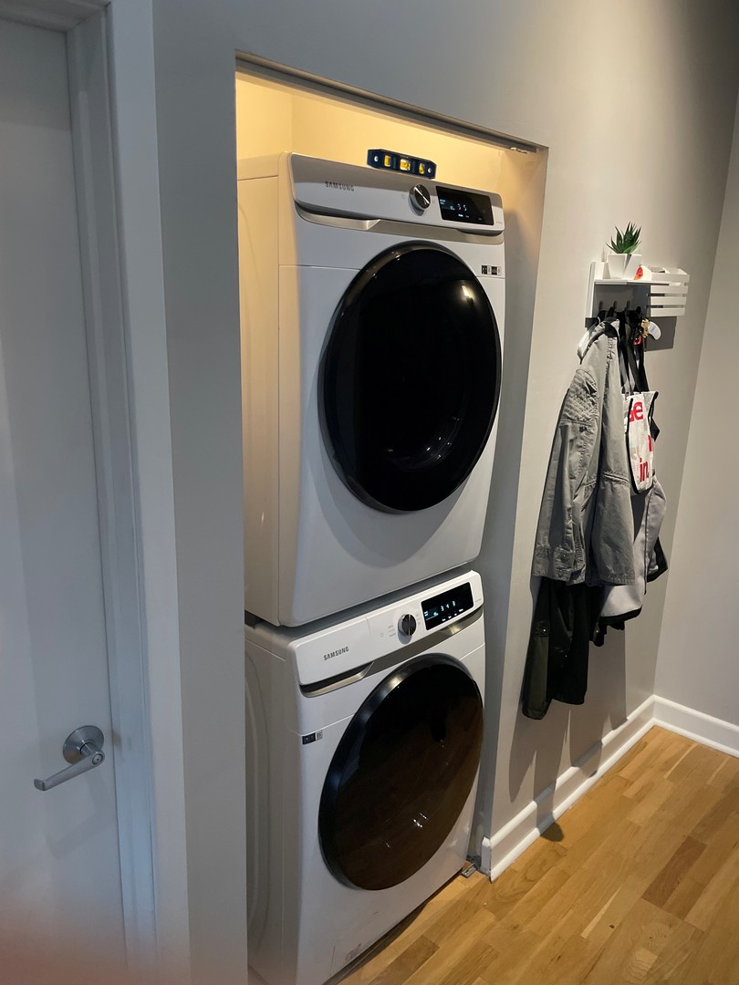 1305 South Michigan Avenue, Unit 1612 Chicago, IL 60605 - Photo 3 of 11 a utility room with dryer and washer