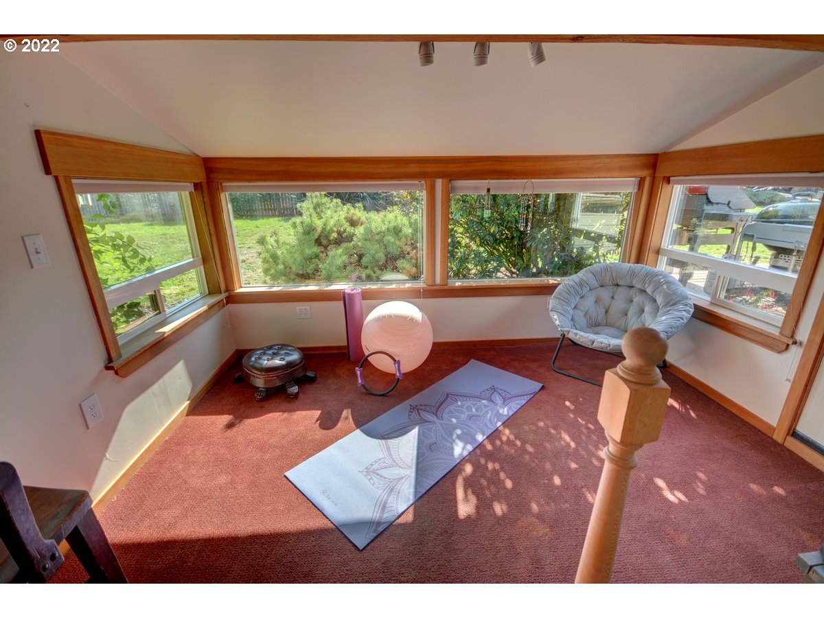 90459 Par Road Warrenton, OR 97146 - Photo 21 of 24 Sun Room