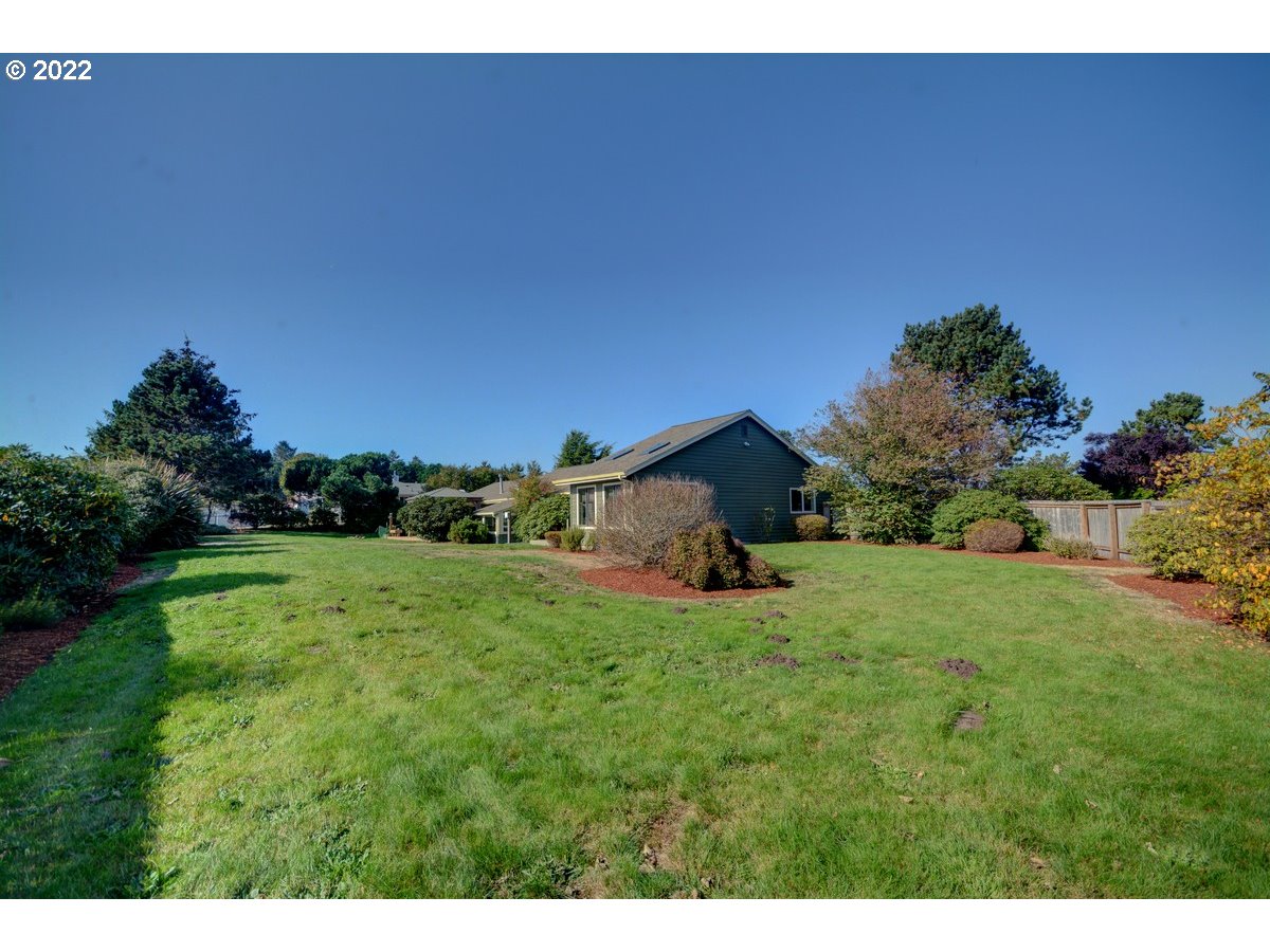90459 Par Road Warrenton, OR 97146 - Photo 5 of 24 Backyard
