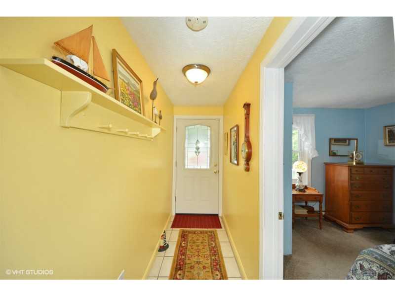 80 Mautucket Road South Kingstown, RI 02879 - Photo 2 of 15 Entry. Light and bright entry.