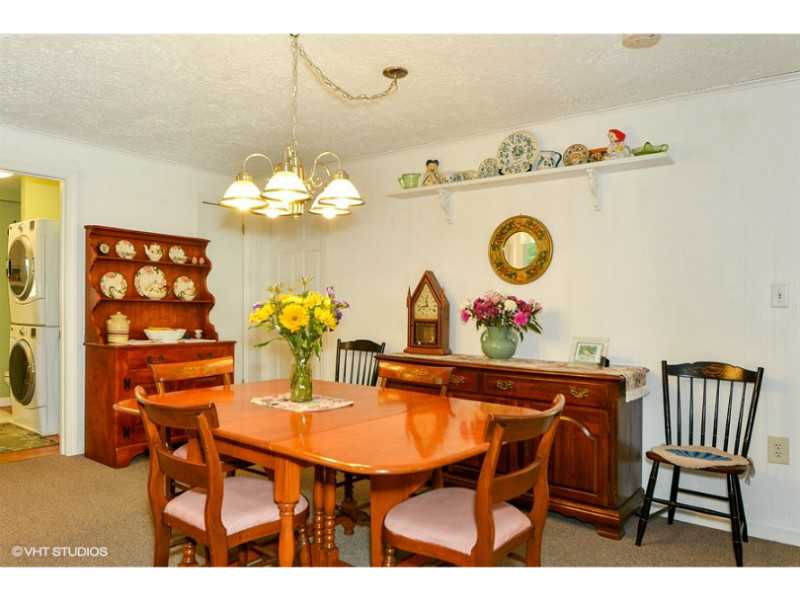80 Mautucket Road South Kingstown, RI 02879 - Photo 7 of 15 Dining Area.
