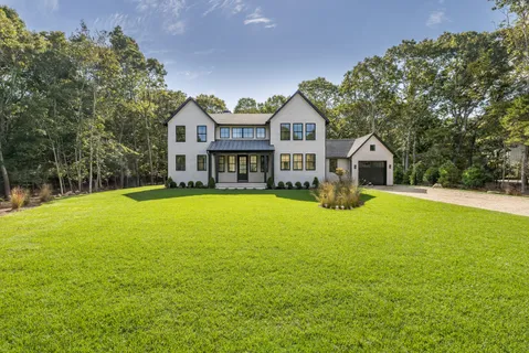 $3,995,000 | 106 Talmage Farm Lane, East Hampton, NY 11937