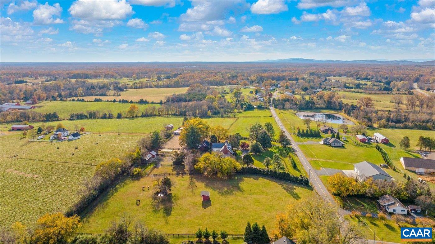 23494 Village Road Unionville, VA 22567 - Photo 4 of 72