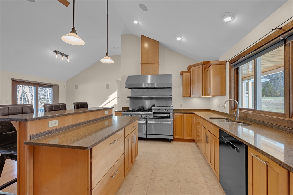 2824 Greenwich Road Hardwick, MA 01082 - Photo 11 of 36
