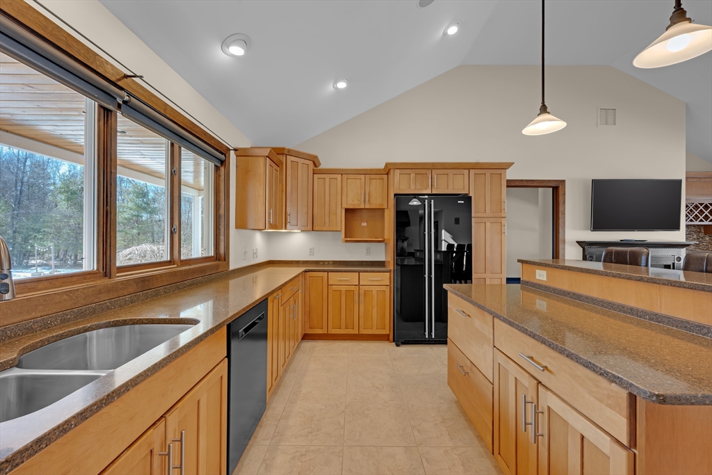 2824 Greenwich Road Hardwick, MA 01082 - Photo 12 of 36