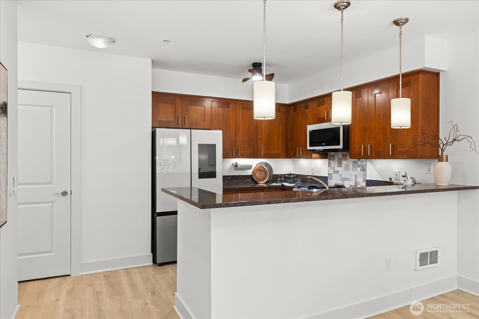 51 Pine Street, Unit 201 Edmonds, WA 98020 - Photo 12 of 36