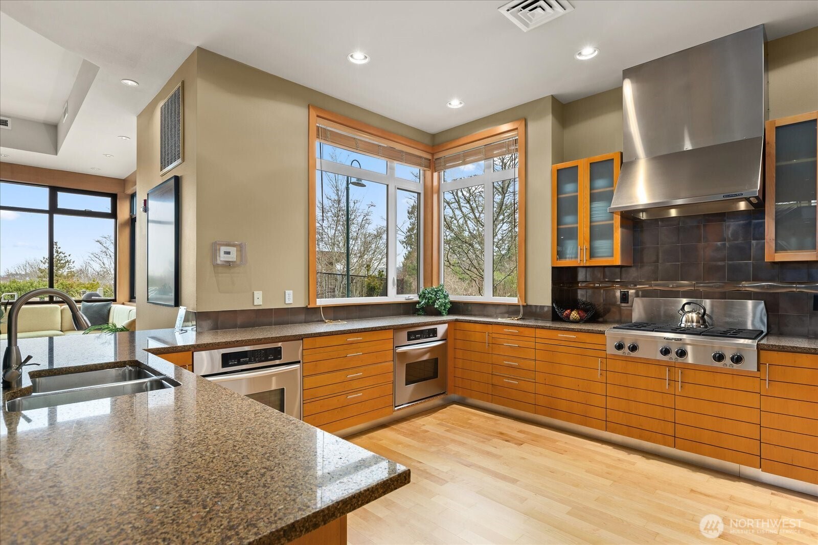 51 Pine Street, Unit 201 Edmonds, WA 98020 - Photo 27 of 36