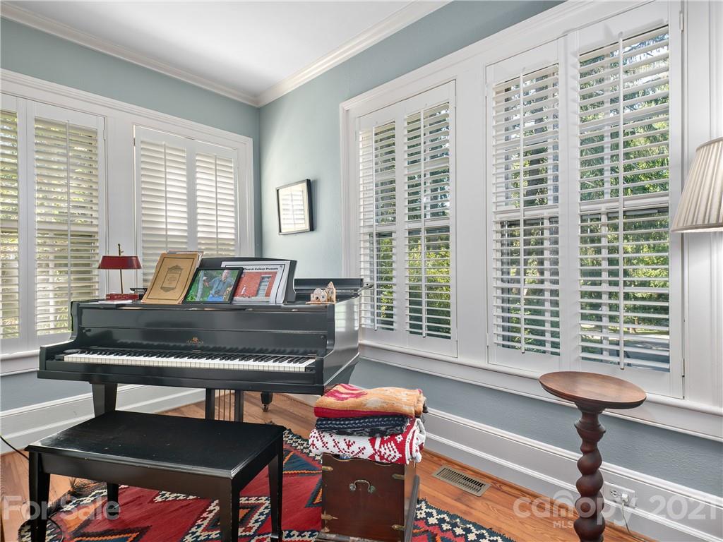 310 Vanderbilt Road Asheville, NC 28803 - Photo 10 of 46 Gallery Image 10