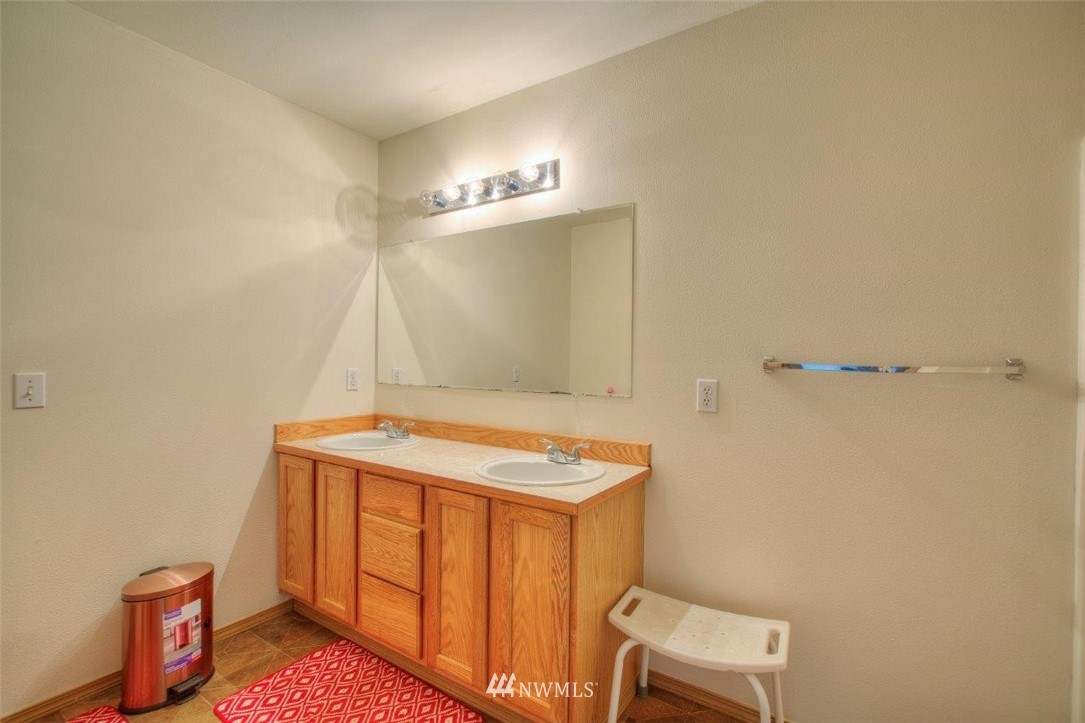 2432 Northeast 13th Street Renton, WA 98056 - Photo 13 of 20 Gallery Image 13