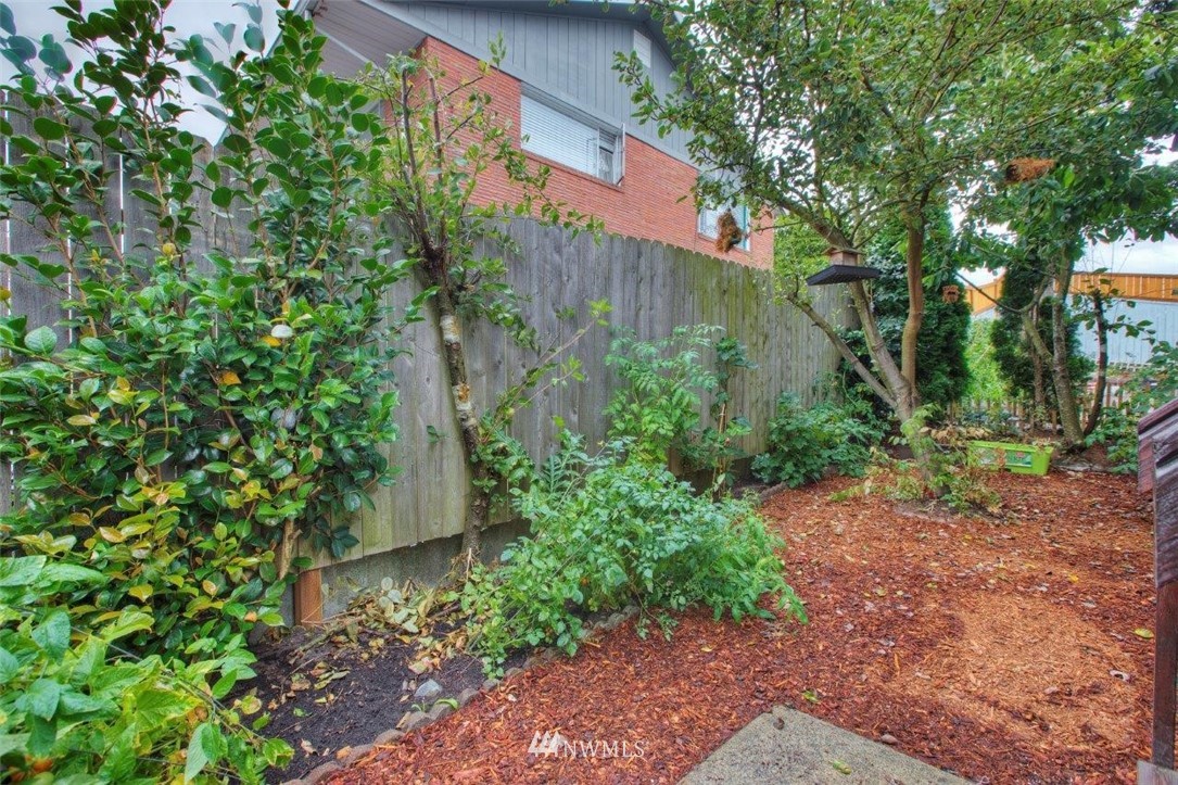 2432 Northeast 13th Street Renton, WA 98056 - Photo 18 of 20 Gallery Image 18