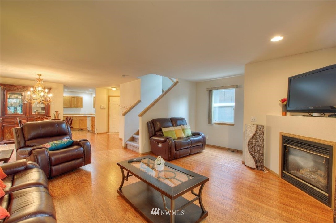 2432 Northeast 13th Street Renton, WA 98056 - Photo 3 of 20 Gallery Image 3