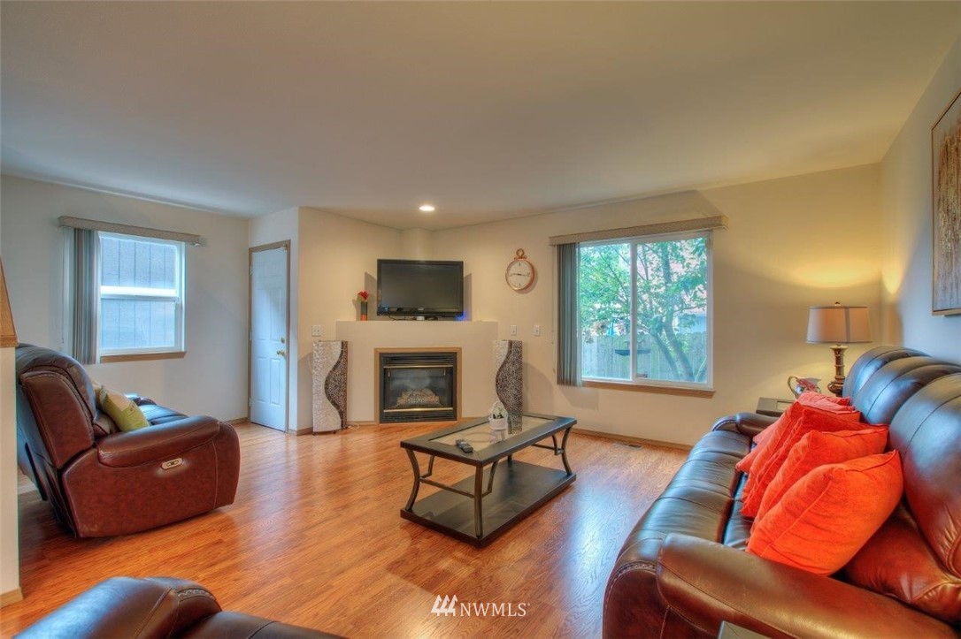 2432 Northeast 13th Street Renton, WA 98056 - Photo 4 of 20 Gallery Image 4