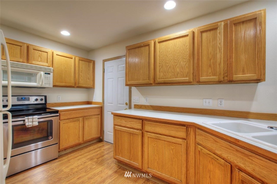 2432 Northeast 13th Street Renton, WA 98056 - Photo 8 of 20 Gallery Image 8