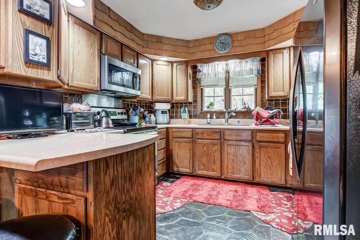 9779 Ackerman Road Waverly, IL 62692 - Photo 17 of 53