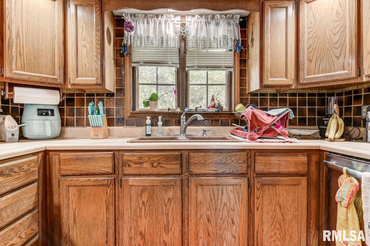 9779 Ackerman Road Waverly, IL 62692 - Photo 18 of 53