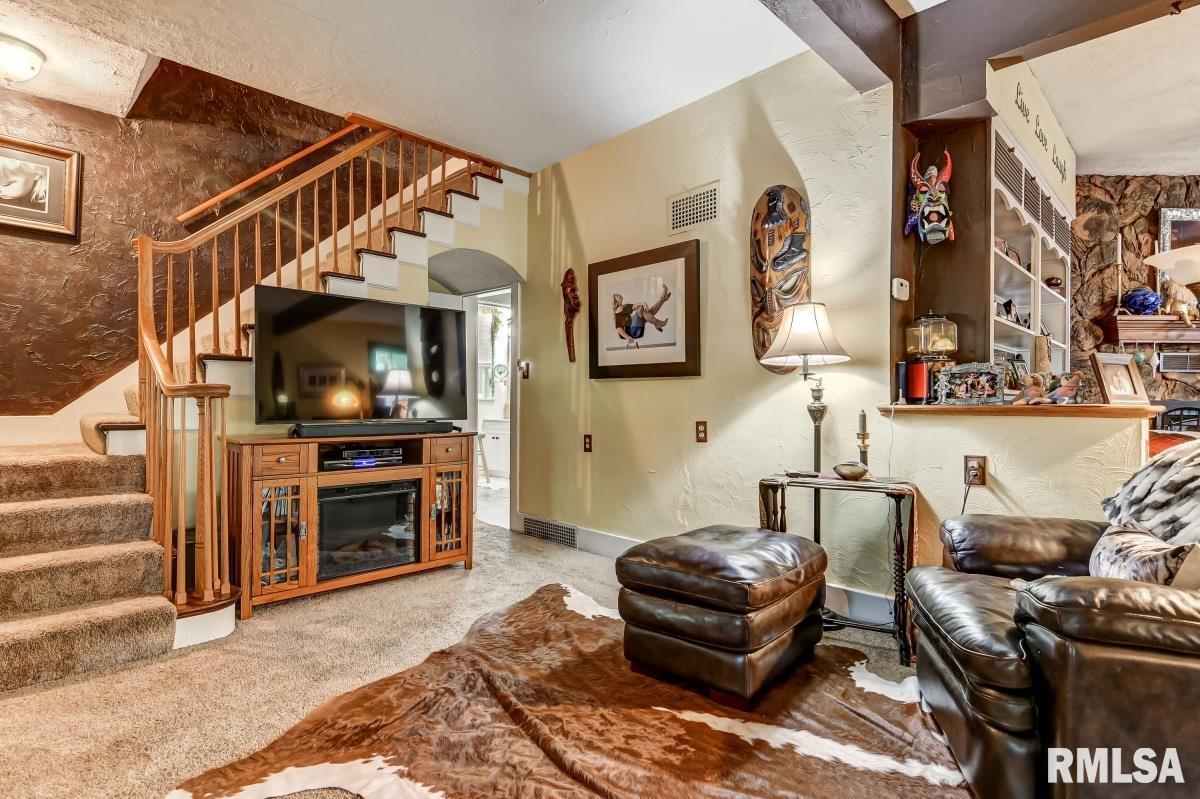 9779 Ackerman Road Waverly, IL 62692 - Photo 10 of 53